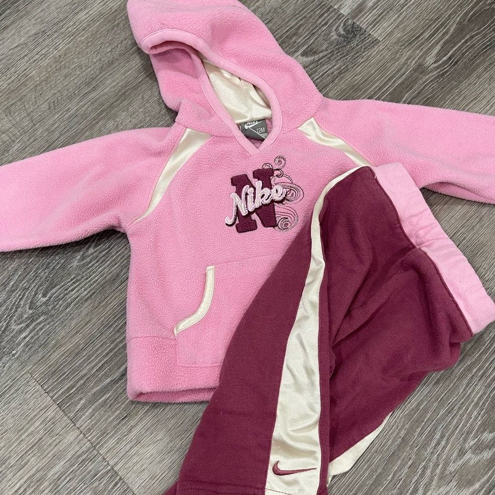 Nike Sweatsuit - Picture 1 of 1